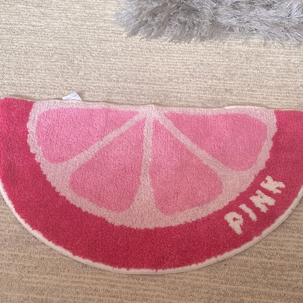 pink bath mat